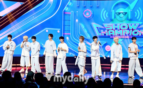 [MD포토] 아홉, '컴백 후 첫 1위'