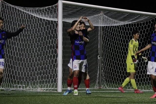 15일 태백시종합운동장 고원1구장에서 열린 한남대와 선문대의 '제62회 추계대학축구연맹전' 태백산기 4강전. 한남대 홍승연이 페널티킥 선제골을 넣은 뒤 기뻐하고 있다./한국대학축구연맹 제공