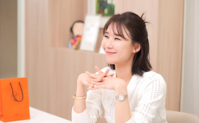 17일 방송된 KBS 1TV ‘아침마당’ 진행자인 박철규 아나운서는 “양나래 변호사가 제2의 인생을 살아가기 위한 관문에 놓여있다”며 “아주 따끈따끈한 속보다. 양나래 변호사가 9월에 결혼을 한다”고 깜짝 발표를 했다./양나래 소셜미디어