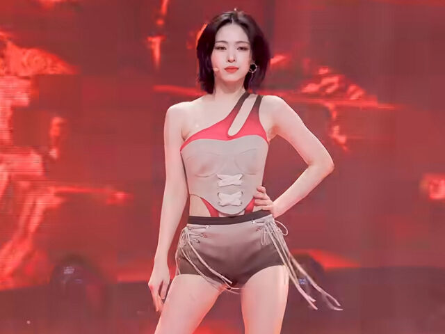 류진이 'THAT'S A NO NO' 곡으로 완벽한 춤선을 뽐냈다. / 온라인 커뮤니티