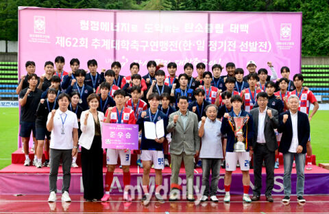 [MD포토] 한남대 준우승을 축하는 관계자들