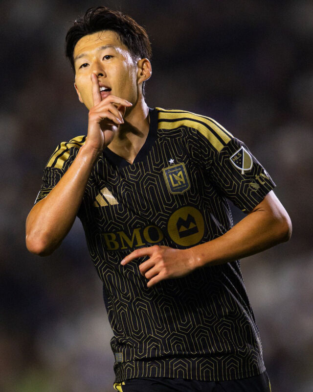 손흥민(LAFC)이 18일(이하 한국시각) 미국 LA의 디그니티 헬스 스포츠 파크에서 펼쳐진 LA 갤럭시와의 2026 미국 메이저리그사커(MLS) 경기에서 득점을 기록했다./MLS 제공