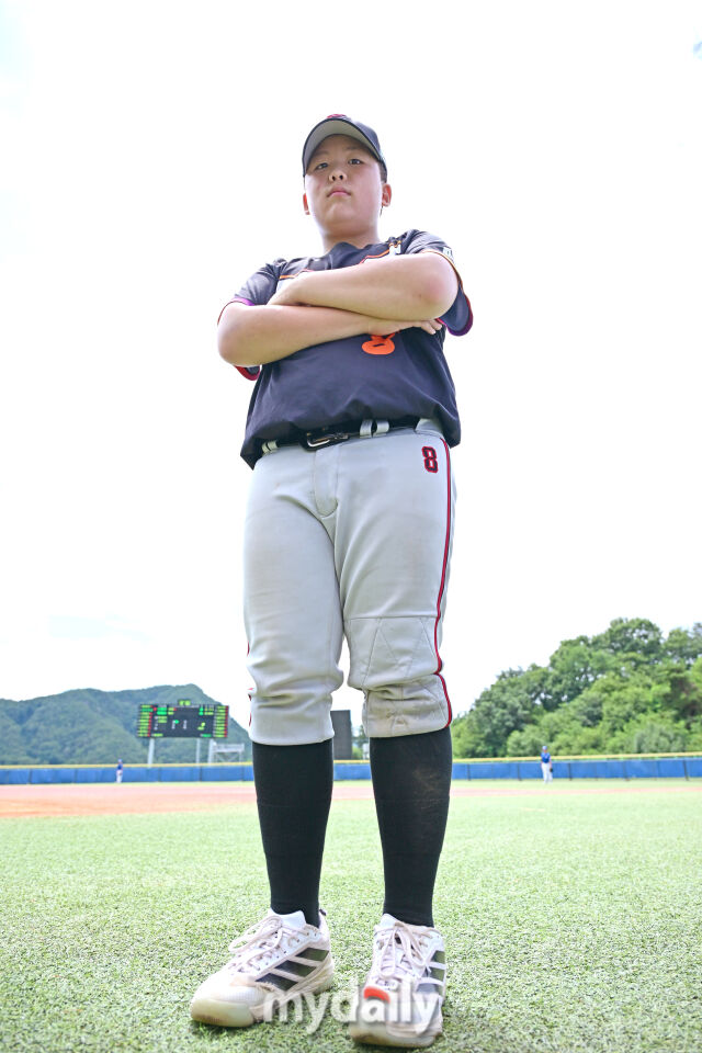19일 강원도 횡성군 횡성베이스볼파크에서 열린 '2026 제3회 마이데일리배 전국유소년야구대회' 유소년(청룡)리그 (U-13) 과천시와 일산자이언츠 경기. 대한유소년야구연맹(회장 이상근) 일산자이언츠 유소년야구단 이재용이 승리 인터뷰를 했다. /횡성베이스볼테마파크=한혁승 기자