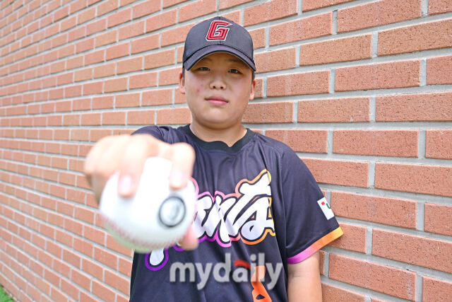 19일 강원도 횡성군 횡성베이스볼파크에서 열린 '2026 제3회 마이데일리배 전국유소년야구대회' 유소년(청룡)리그 (U-13) 과천시와 일산자이언츠 경기. 대한유소년야구연맹(회장 이상근) 일산자이언츠 유소년야구단 이재용이 승리 인터뷰를 했다. /횡성베이스볼테마파크=한혁승 기자
