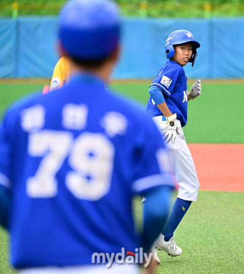 [MD포토] 강동우 '2루타 쳤습니다'
