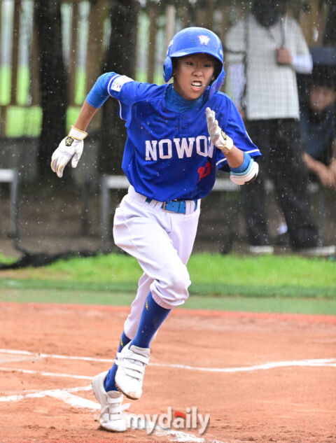 [MD포토] 강동우 전력 질주'