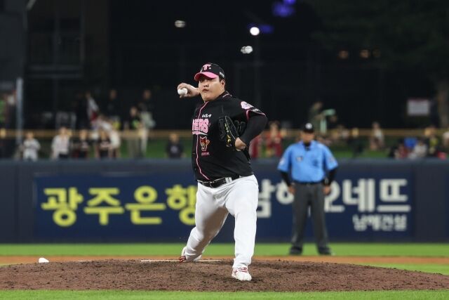 KIA 타이거즈 조상우가 21일 광주KIA챔피언스필드에서 열린 한화 이글스와의 홈 경기서 투구하고 있다./KIA 타이거즈 제공
