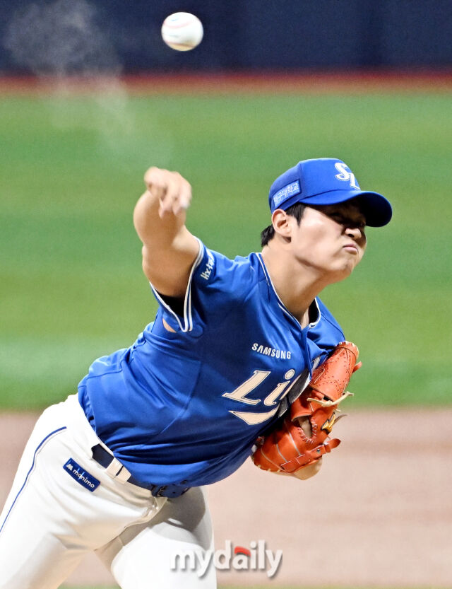 22일 오후 서울 고척스카이돔에서 진행된 '2026 프로야구 KBO리그' 키움히어로즈와 삼성라이온즈의 경기. 삼성 선발투수 김백산이 역투하고 있다./마이데일리