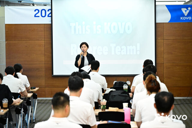 2025년 열린 심판아카데미에서 당시 심판위원장을 맡고 있던 전영아 심판(FIVB 국제심판 겸임)이 참가자를 대상으로 강의를 하고 있다./한국배구연맹(KOVO) 제공
