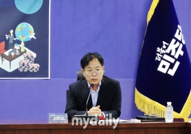 강정원 문화체육관광부 관광정책실장이 23일 국회 토론회에 참석해 정부의 카지노 정책 방향에 대해 발언하고 있다. /방금숙 기자