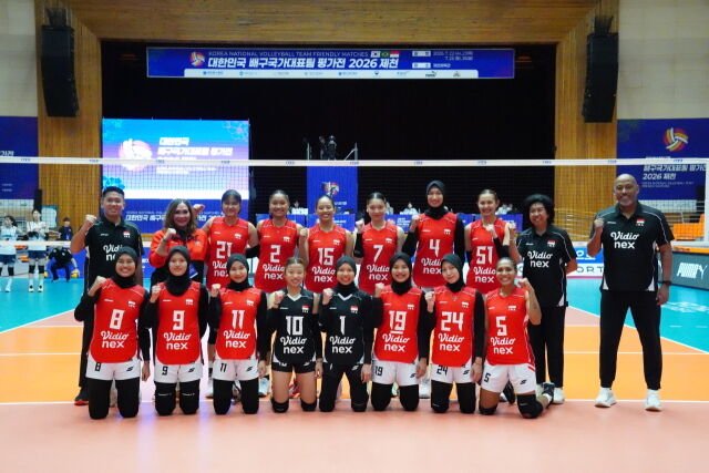 23일 제천체육관에서 열린 '대한민국 배구국가대표팀 평가전 2026 제천' 첫 경기를 앞두고 단체 사진 촬영에 임하고 있는 인도네시아 여자배구 대표팀./대한배구협회 제공