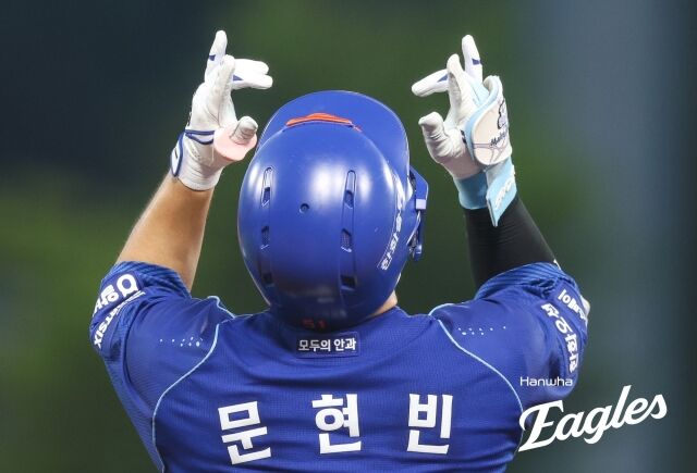 한화 이글스 문현빈이 23일 광주-기아챔피언스필드에서 열린 KIA전에서 우중간에 마련된 홈런존을 직격했다./한화 이글스 제공