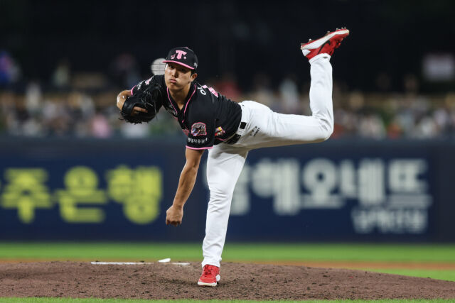 KIA 타이거즈 투수 이의리가 23일 광주-기아챔피언스필드에서 열린 한화 이글스전에서 피칭을 진행하고 있다./KIA 타이거즈 제공