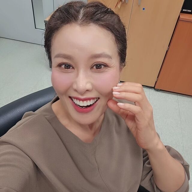 홍지민이 결혼 생활 중 겪었던 이혼 위기와 이를 극복한 과정을 솔직하게 털어놨다. / 홍지민 SNS