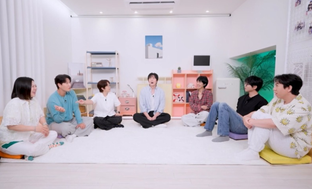 오는 24일 밤 10시 10분에 방송되는 KBS 2TV 퀴즈 토크쇼 ‘옥탑방의 문제아들’ 322회에는 '대한민국 3대 도둑'으로 불리는 배우 연정훈이 게스트로 출연해 송은이, 김숙, 김종국, 홍진경, 양세찬, 주우재와 함께 유쾌한 토크를 펼친다./ KBS 2TV 퀴즈 토크쇼 ‘옥탑방의 문제아들’