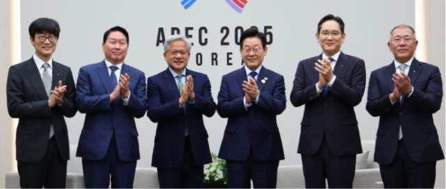 (왼쪽부터) 이해진 네이버 의장, 최태원 SK그룹 회장, 젠슨 황 엔비디아 최고경영자(CEO), 이 대통령, 이재용 삼성전자 회장, 정의선 현대차그룹 회장. /뉴시스