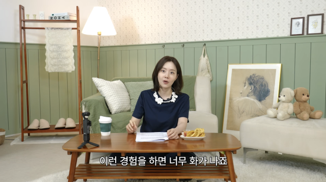 문채원이 팬들의 고민을 직접 들어주는 상담 콘텐츠를 통해 인간관계에 대한 자신의 생각을 솔직하게 전했다. / 유튜브 채널 '문채원 Moon chaewon'