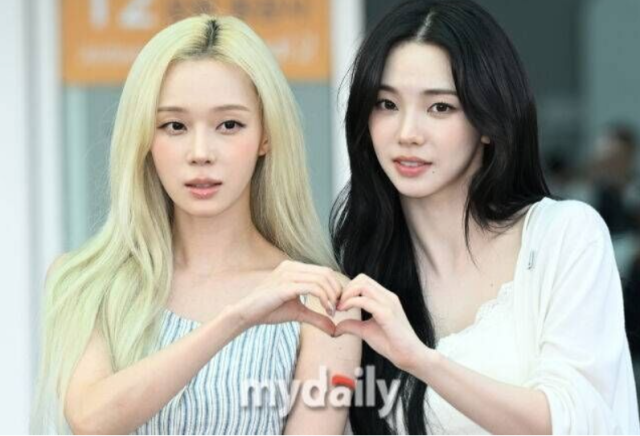 24일 여러 온라인 커뮤니티에서는 윈터와 카리나가 한 SNS 게시물에 직접 남긴 댓글 캡처본이 공유되며 큰 화제를 모으고 있다./마이데일리