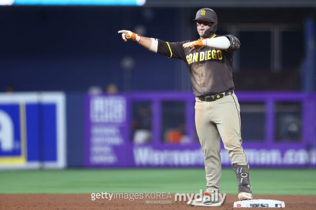 MLB 샌디에이고에서 뛰고 있는 타이 프랑스가 26일(한국시각) 열린 마이애미와 원정 경기 3회초 타석에서 2타점 적시타를 쳤다./게티이미지코리아