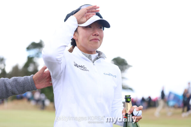 신지은이 우승 확정 후 눈물을 쏟고 있다./게티이미지코리아