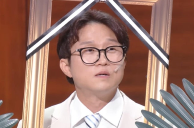 ‘불후의 명복’ 코너에 등장한 박성광은 “연대에 가려면 어떻게 하나요?”라는 질문에 “문 연 데로 가면 됩니다”라는 썰렁한 언어유희를 던졌다가 곧바로 ‘개그감 장례식’에 부쳐지며 시작부터 현장을 웃음바다로 만들었다./ KBS2 ‘개그콘서트’