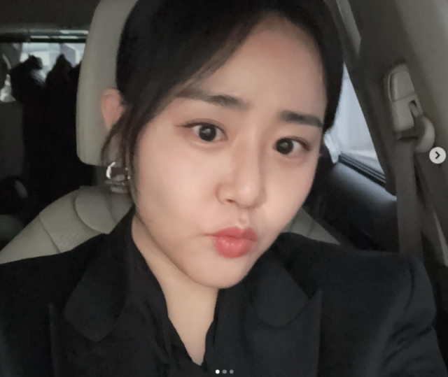 문근영은 29일 개인 SNS를 통해 깜짝 결혼 소식을 전했다./문근영 소셜미디어