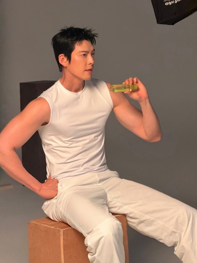 / 김우빈 SNS