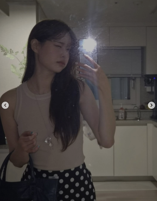 가수 츄가 한층 성숙해진 분위기로 팬들의 시선을 사로잡았다. / 츄 SNS