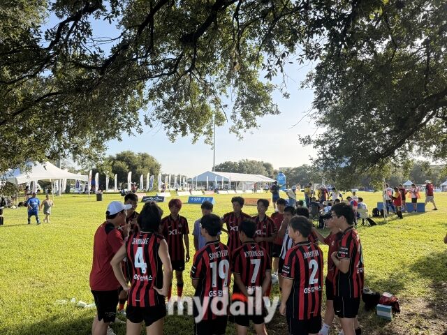 해치서울FC 선수단으로 구성된 FC서울이 30일 라이스대학교에서 열린 'Genuine Cup Houston 2026' 대회 2일차 경기에서 스포르팅 CP를 상대로 무승부, 칠레를 상대로 1-0으로 승리했다./휴스턴(미국)=노찬혁 기자