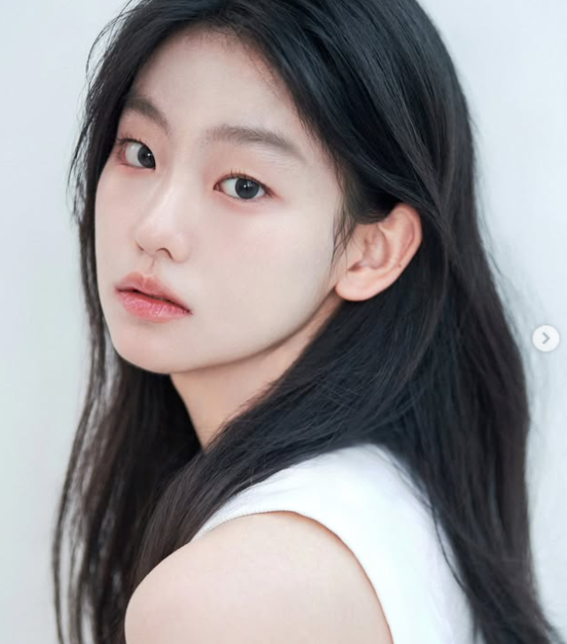 당초 대학 입시를 준비하던 중 '김부장' 캐스팅 소식을 접했던 서수민은 연극영화과 합격 통지서를 받았음에도 과감히 대학 등록을 포기했다./서수민 소셜미디어