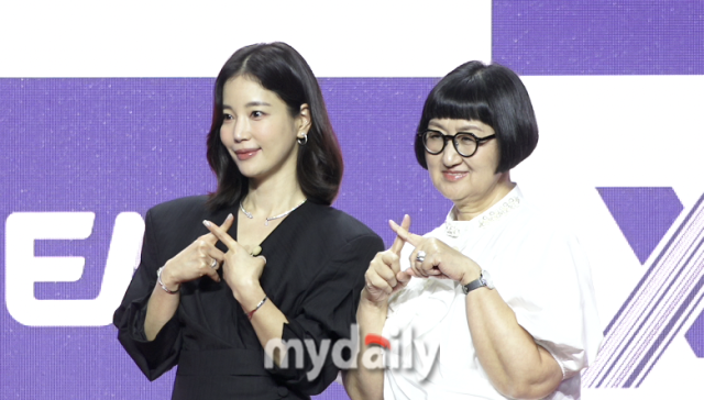 기은세(왼쪽), 노희영이 30일 서울 상암 큐브컨벤션센터에서 진행된 ENA 신규 예능 '엑스 더 리그' 제작발표회에 참석했다. / 마이데일리
