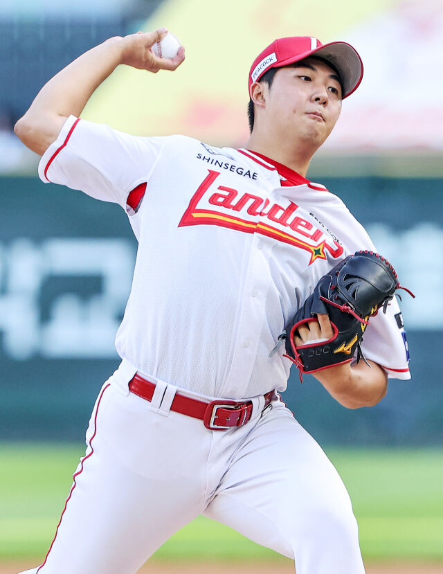 김민준이 7월 29일 인천 두산 베어스전 마운드에서 공을 던지고 있다./SSG 랜더스 제공