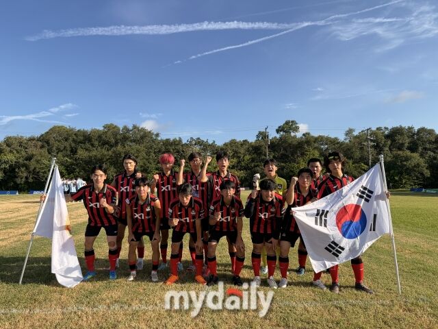 해치서울FC 선수단으로 구성된 FC서울이 31일 라이스대학교에서 열린 제뉴인컵 휴스턴 2026 대회 3일차 경기에서 아르헨티나에 0-3으로 패배한 뒤 핀란드와 0-0으로 비겼다./휴스턴(미국)=노찬혁 기자