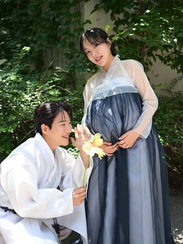 문지인이 남편 김기리와 함께한 특별한 만삭 화보를 공개하며 출산을 앞둔 설렘을 전했다. / 문지인 SNS
