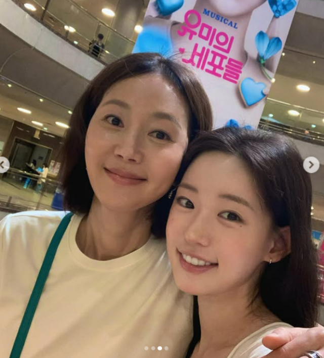 염정아 SNS