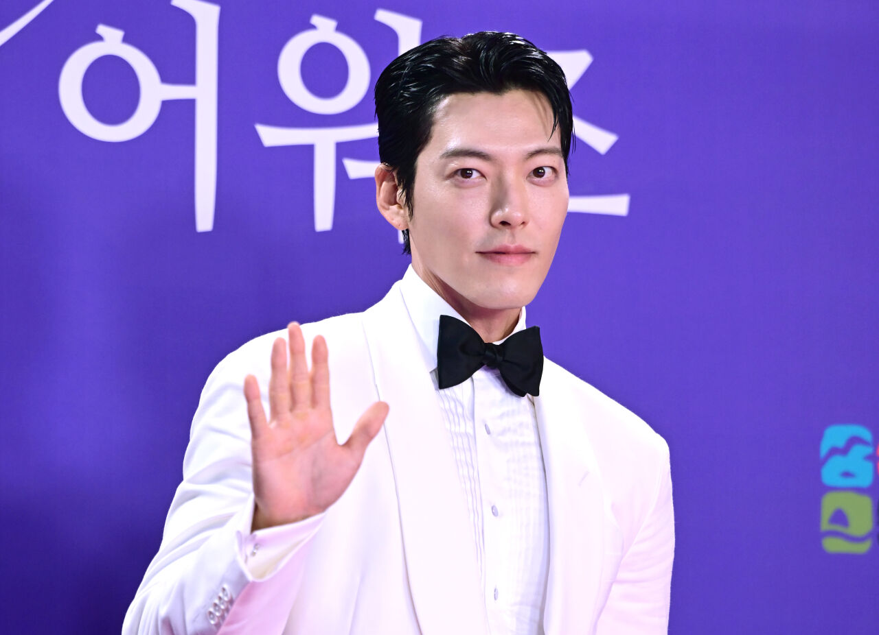 [MD포토] 김우빈 '멋진 눈맞춤'