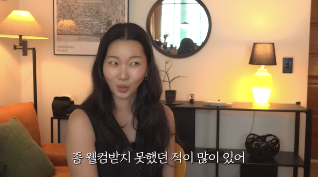 장윤주가 과거 연애 과정에서 모델이라는 직업에 대한 사회적 편견으로 여러 차례 상처를 받았던 경험을 솔직하게 털어놨다. / 유튜브 채널 '윤쥬르 장윤주'