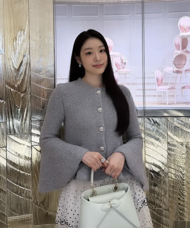 김연아가 변함없는 우아한 비주얼로 또 한 번 시선을 사로잡았다. / 김연아 SNS