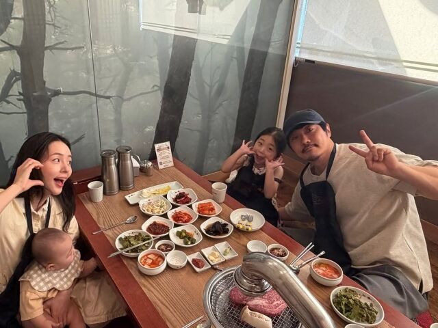 가수 KCM 가족의 단란한 가족사진 / 아내 소셜미디어