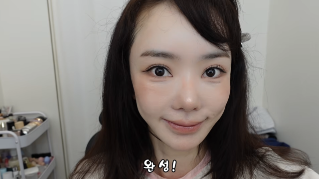 서우가 새로운 메이크업 스타일에 도전하며 한층 달라진 분위기를 선보였다. / 유튜브 채널 '안녕하 서우'