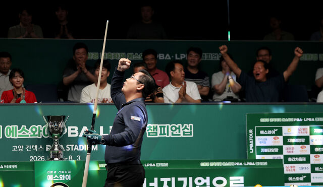 응우옌쩐타인타오가 3일 '친환경 건축자재 에스와이 PBA 챔피언십' 우승을 확정하고 환호하고 있다. /PBA 제공