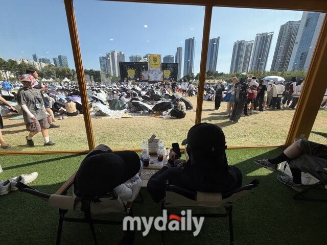 무더위 속 오아시스로 인기를 끈 KB 국민카드 라운지. /이지혜 기자