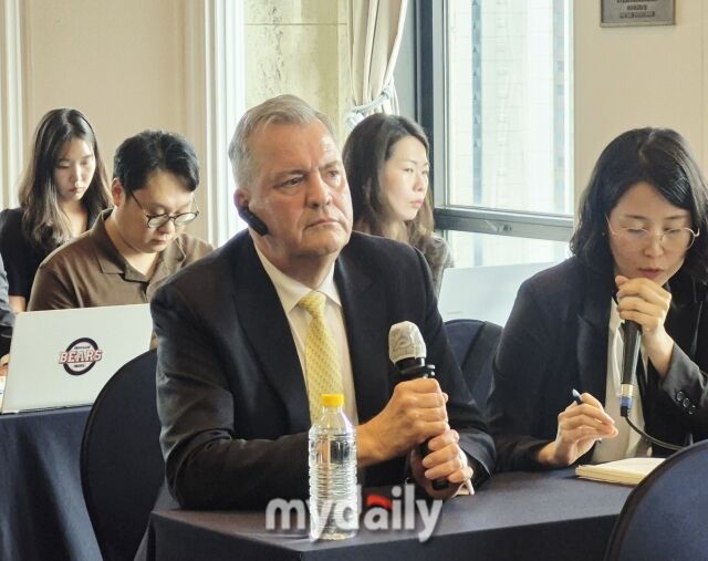 스티브 월스텐홈 인스파이어 카지노 총괄이 4일 서울 중구 한국프레스센터에서 열린 정책간담회에 참석해 의견을 나누고 있다. /방금숙 기자