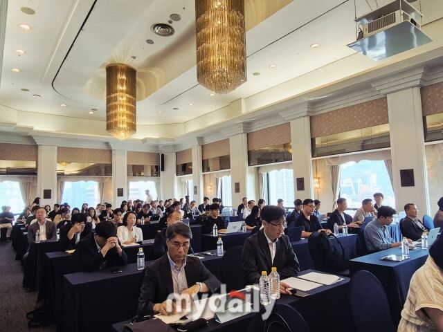 4일 서울 중구 한국프레스센터에서 열린 정책간담회에 업계와 학계 관계자들이 참석해 의견을 나누고 있다. /방금숙 기자