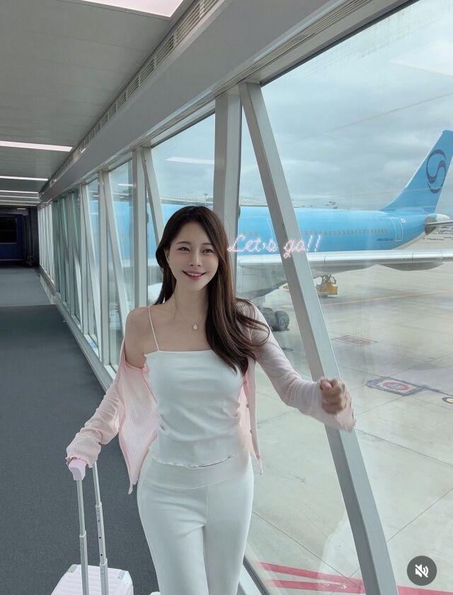 인플루언서 아옳이(본명 김민영)가 공개 열애 이후 한층 밝아진 근황을 전했다. / 아옳이 SNS