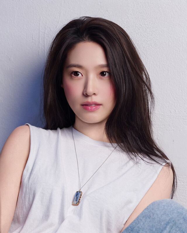 설현 / 더프레젠트컴퍼니