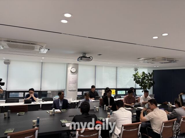 6일 오후 서울시 강남구 도곡동에 자리한 야구회관 4층에서 KBO는 긴급 실행위원회를 개최했다. 폭염 대비 관련 대책과 리그 운영 등에 대한 논의 때문이다. 이자리에서 이번 주말 3연전까지 취소 결정이 내려졌다./류한준 기자