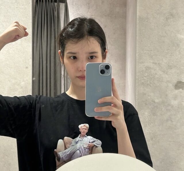 휴식기를 가졌던 아이유가 4주 만에 소식을 전했다./소셜미디어