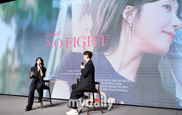 가수 정은지가 6일 오후 서울 삼성동 슈피겐홀에서 진행된 다섯 번째 미니앨범 ‘썸머, 아이(Summer, I)’ 발매 기념 기자간담회에서 이야기를 하고 있다. / 송일섭 기자(andlyu@mydaily.co.kr)