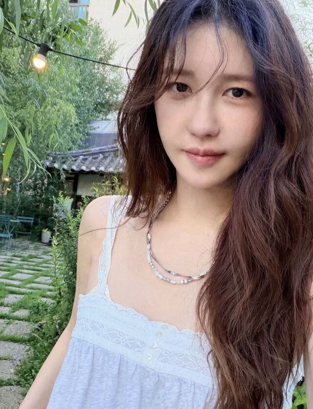 이지아가 48번째 생일을 맞아 변함없는 동안 미모를 자랑했다. / 이지아 SNS